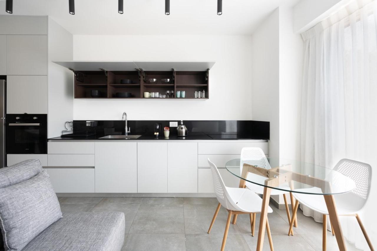 Yefet - By Beach Apartments Tlv Тел Авив Екстериор снимка