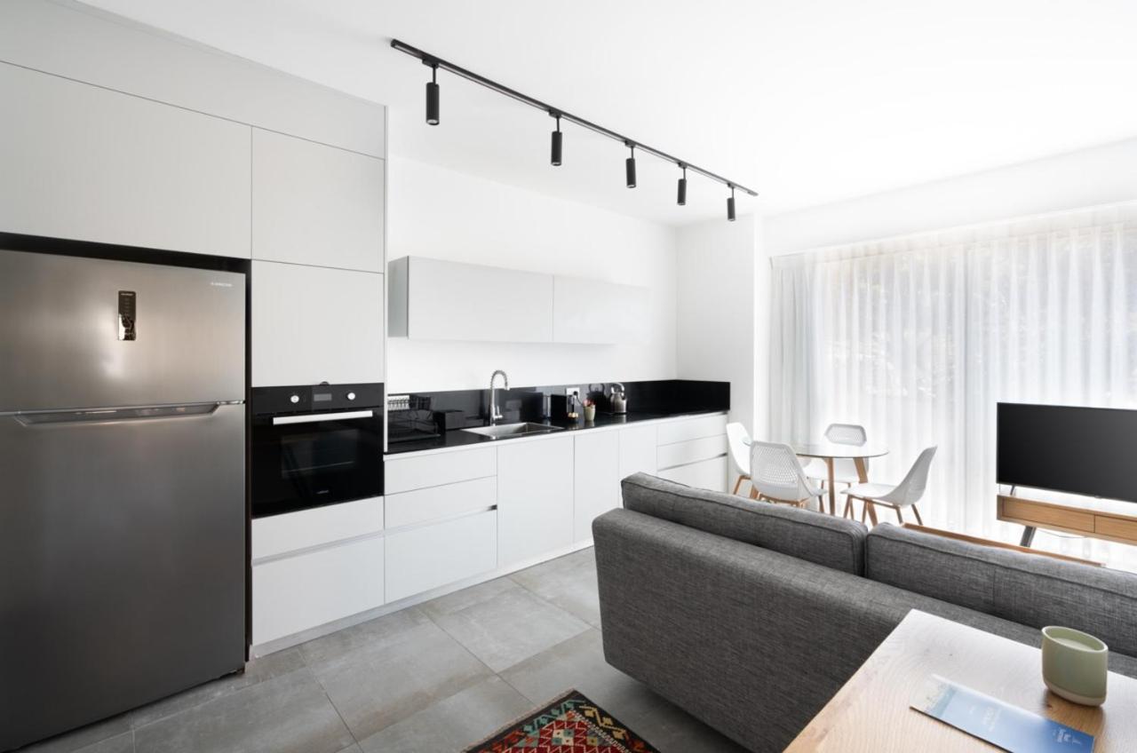 Yefet - By Beach Apartments Tlv Тел Авив Екстериор снимка